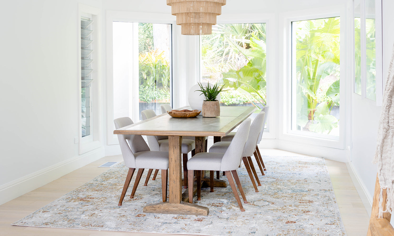 Are-Dining-Rooms-a-Place-Suitable-for-Rugs DecoRug