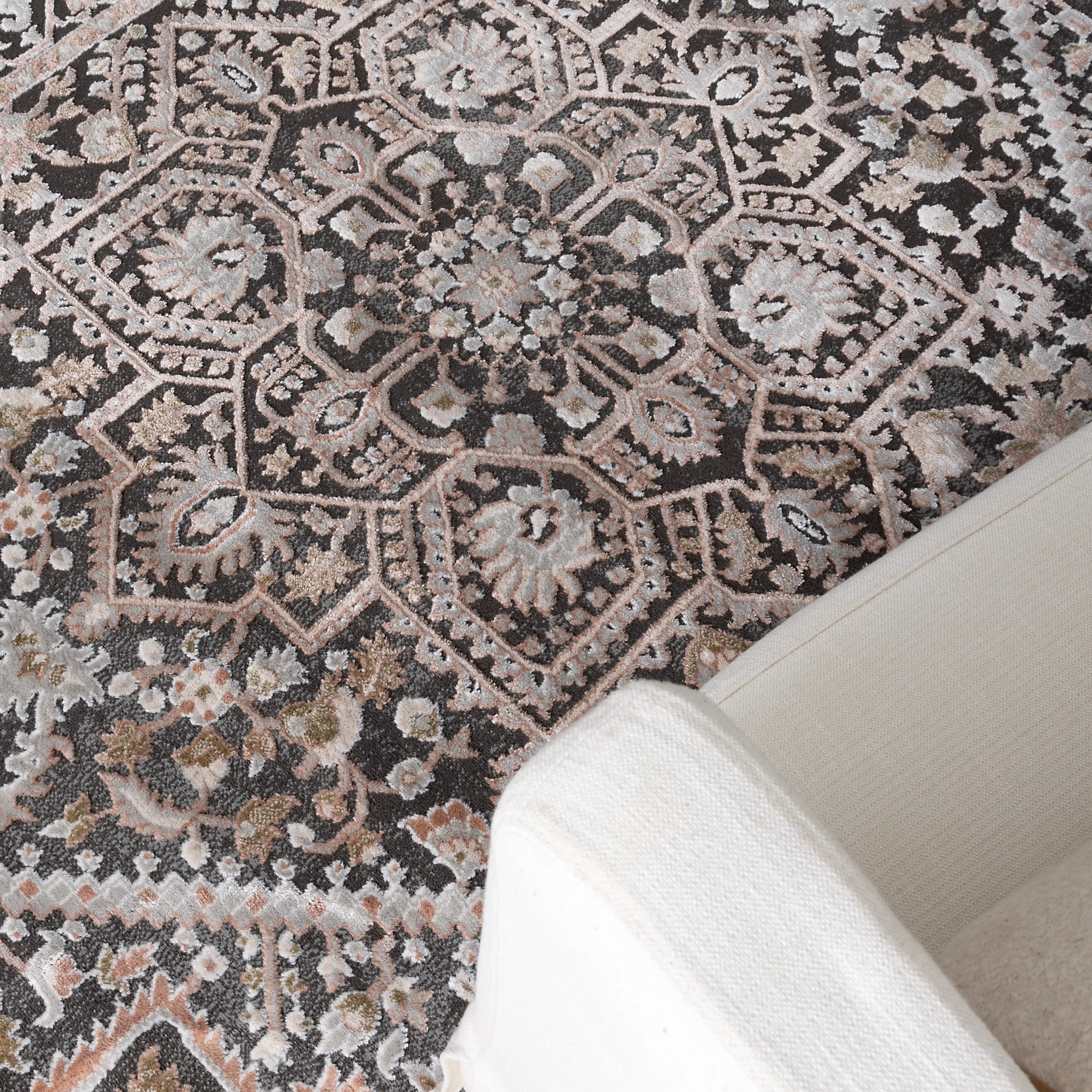 Meadow Traditional Pink Rug BADE