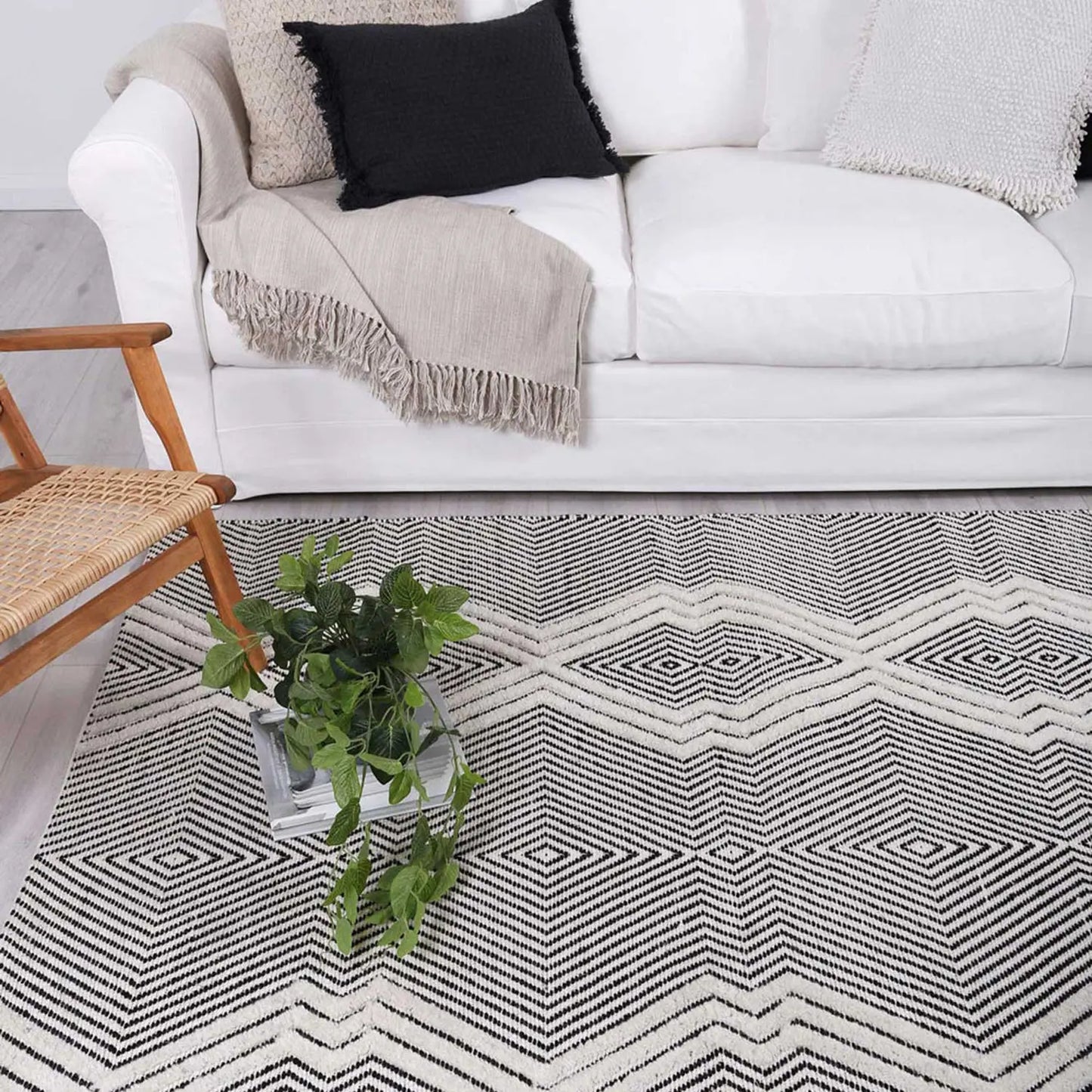 Ovis Ivory Wool Rug DecoRug