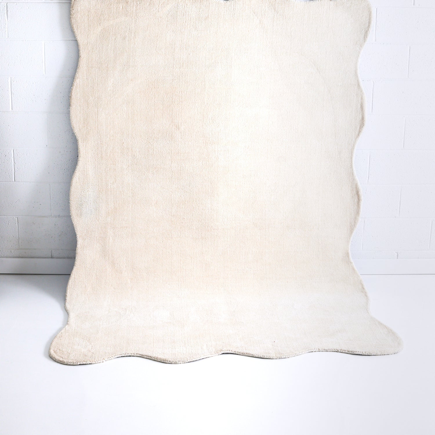 Barrow Scalloped Irregular Rug - DecoRug