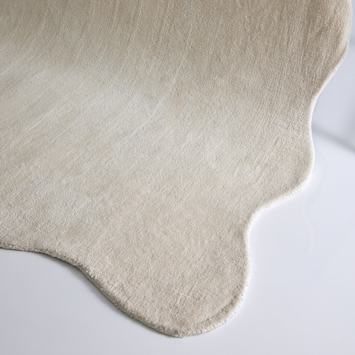 Barrow Scalloped Irregular Rug - DecoRug