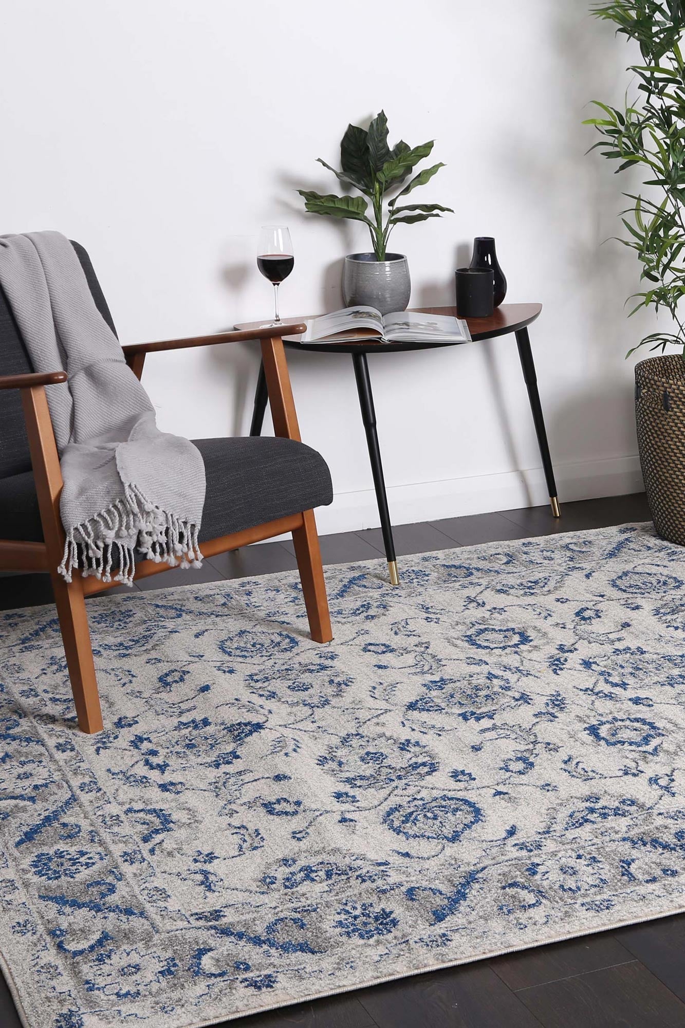 Delicate Cassandra Blue &amp; Ivory Rug -  DEL17