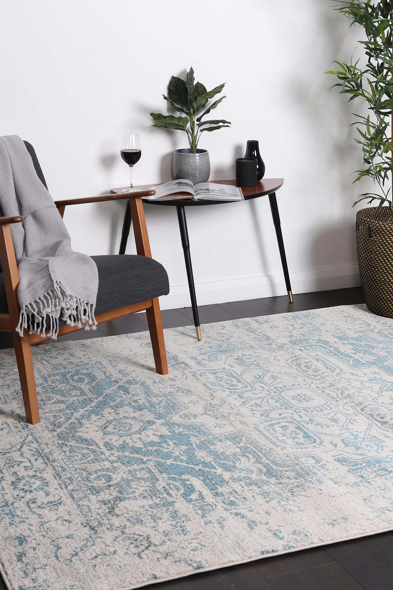 Delicate Audrey Ivory &amp; Blue Rug - DEL19