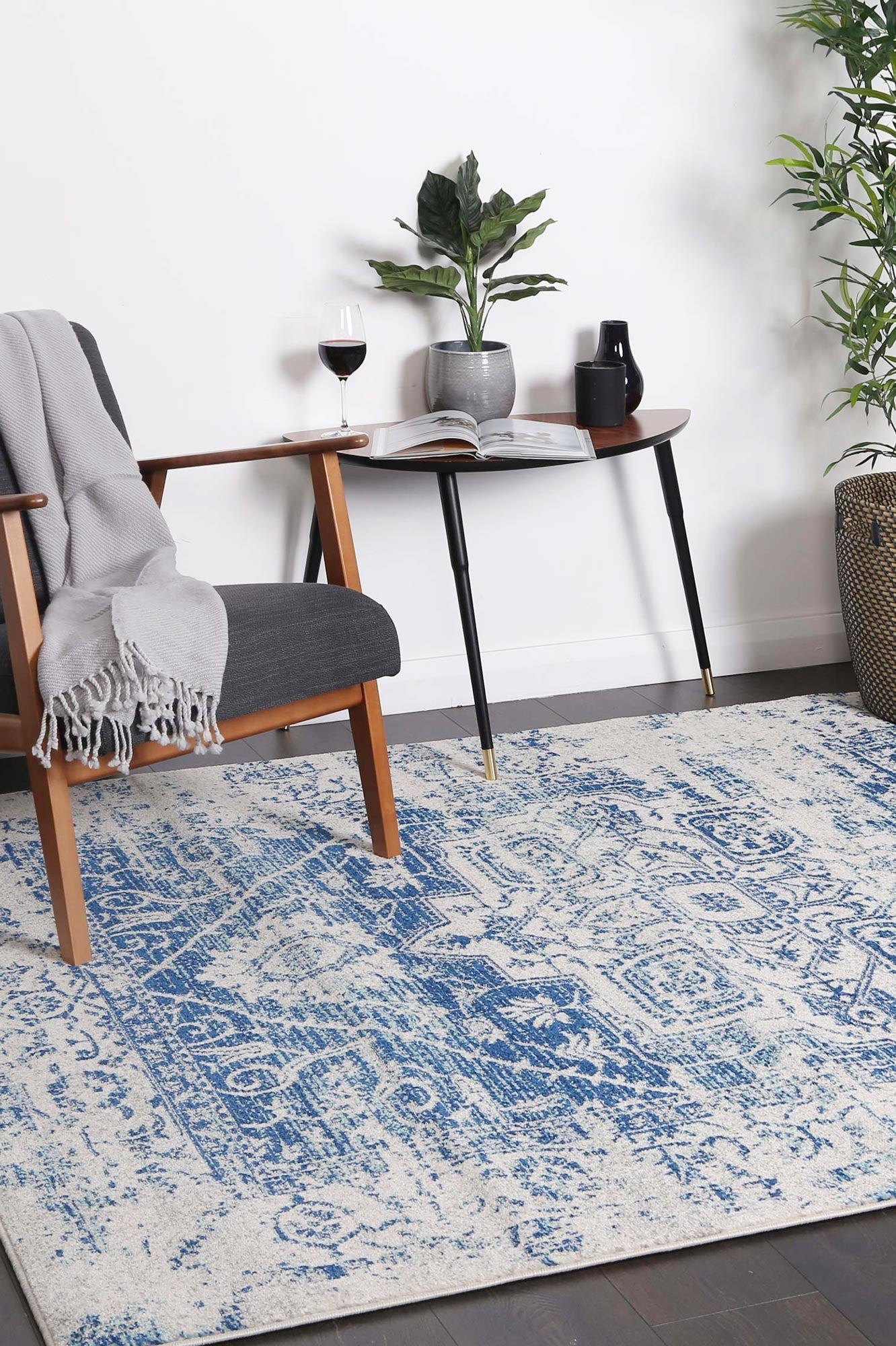 Delicate Audrey Ivory &amp; Navy Rug - DEL21
