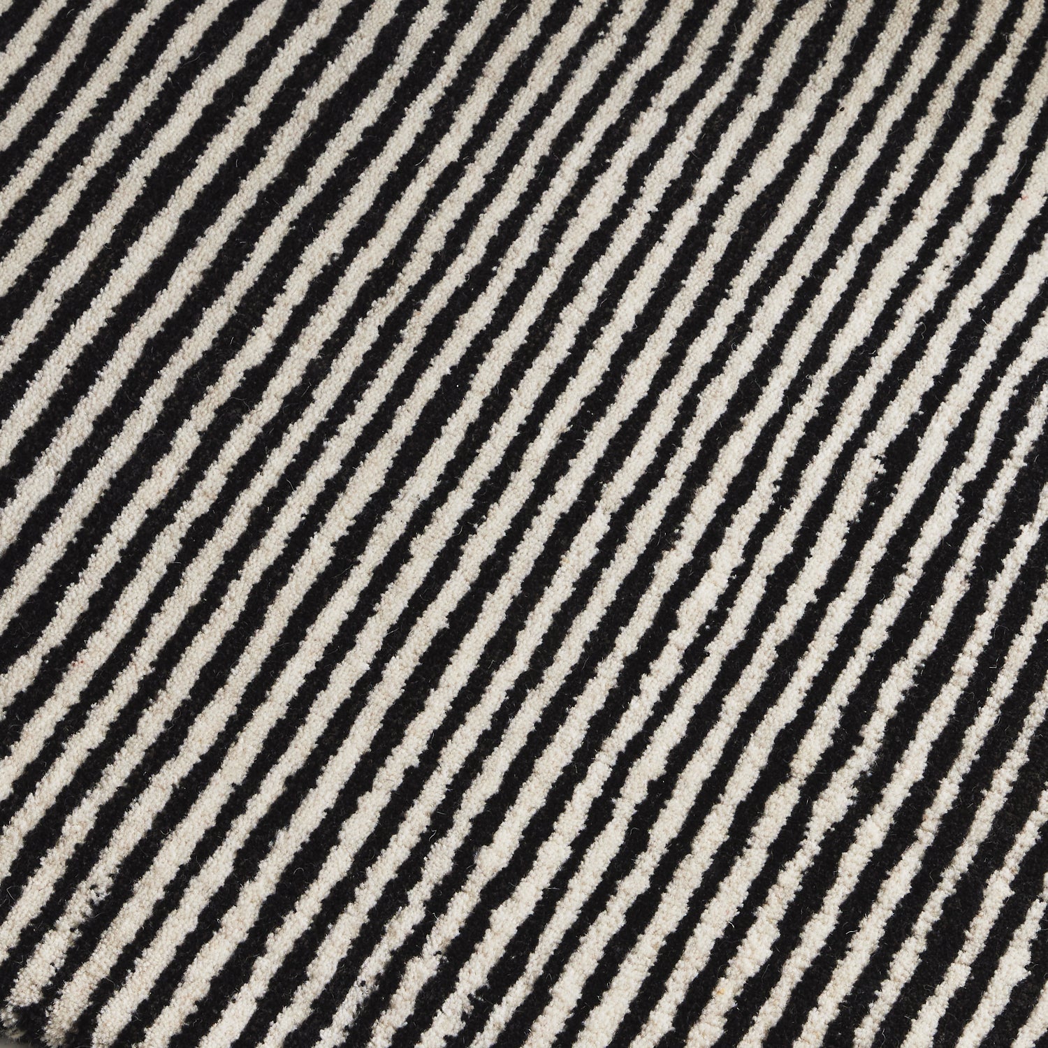 Keira Black White Wool Rug MAARIA