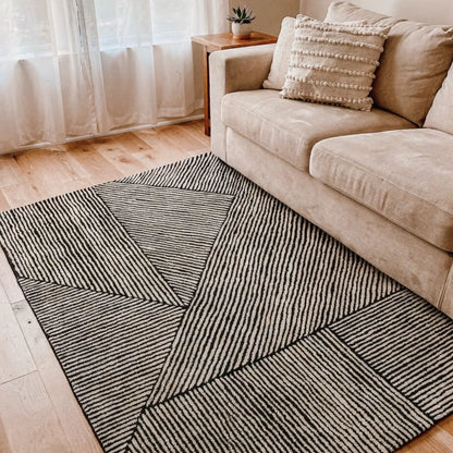 Keira Black White Wool Rug MAARIA