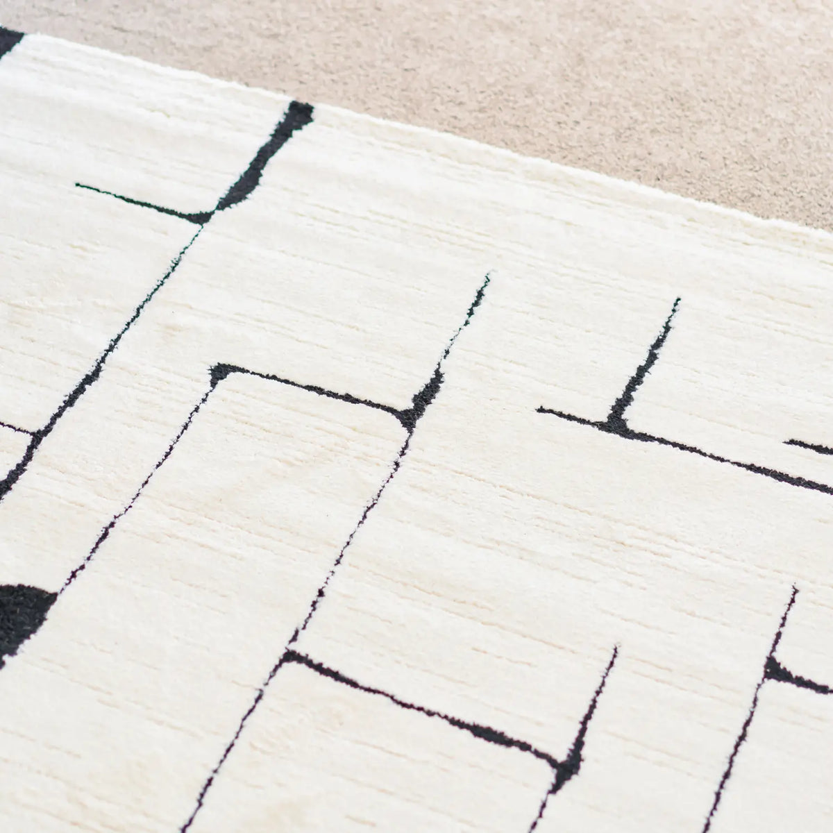 Leo Abstract Line Cream Rug DecoRug